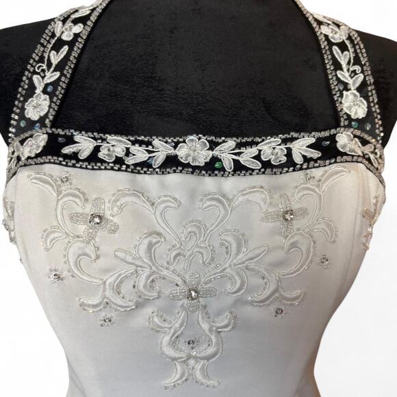 Masquerade Black & White Embroidered Halter Corset-Back Gown Sz 7/8 - Picture 5 of 8